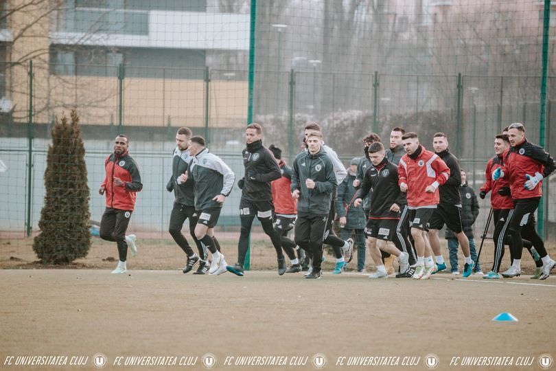 Universitatea Cluj s-a reunit cu 25 de jucători prezenţi la primul antrenament sub comanda lui Ioan Ovidiu Sabău