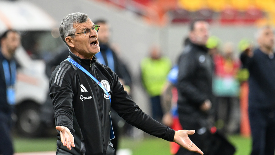 VIDEO | Ioan Ovidiu Sabău s-a enervat pe elevii săi. ”Mie îmi este ruşine”