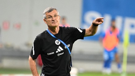 VIDEO | Ioan Ovidiu Sabău atrage atenţia elevilor săi. ”Au fost două greşeli, le-am dat mingea, au plecat pe contraatac”