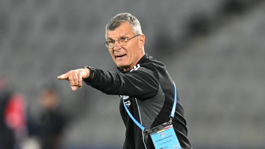 VIDEO | Ioan Ovidiu Sabău, impresionat de noul transfer de la „U” Cluj: „Atâta linişte, maturitate, foarte inteligent în deciziile pe care le-a luat”