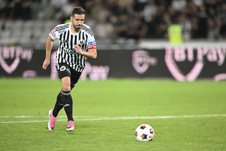 ”Era iarba până la genunchi”. Alex Chipciu îi acuză pe cei de la FC Voluntari.