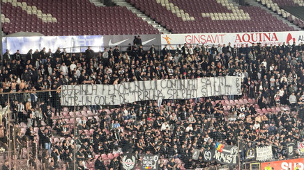 Războiul bannerelor de la Cluj! Fanii Universităţii şi-au surclasat rivala din oraş şi în tribune