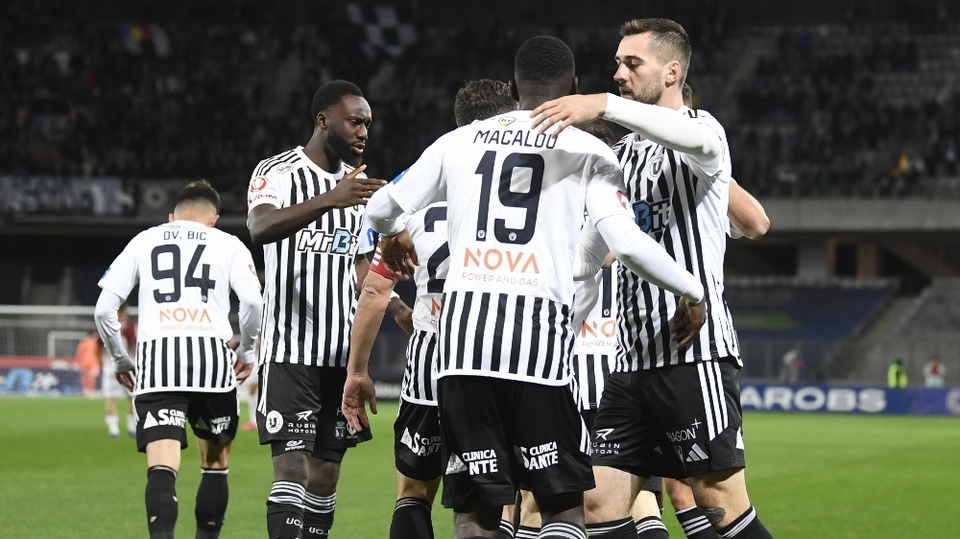 //i0.1616.ro/media/581/3142/38242/22824262/1/fc-universitatea-cluj-fc-rapid-bucuresti-superliga-superbet-12-10-2026.jpg