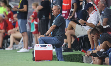 ”A avut dureri în piept la pauza meciului cu FCSB”. Detalii de ultim moment despre starea de sănătate a lui Mircea Rednic