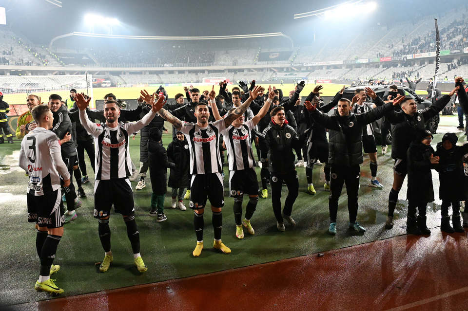//i0.1616.ro/media/581/3142/38243/22055513/1/universitatea-cluj-cfr-cluj-superliga-superbet-9-12-2024.jpg