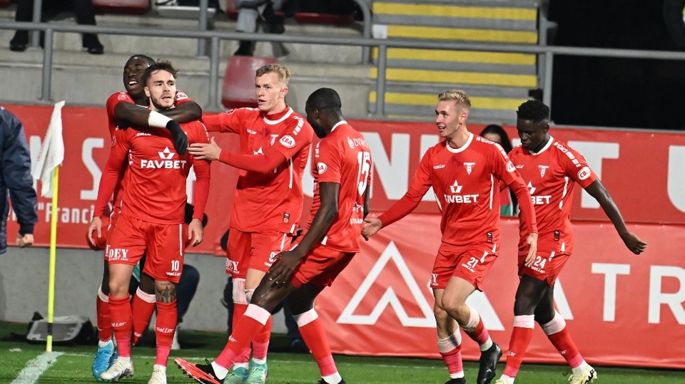 //i0.1616.ro/media/581/3142/38243/22067331/1/uta-arad-universitatea-craiova-superliga-superbet-25-11-2024.jpg