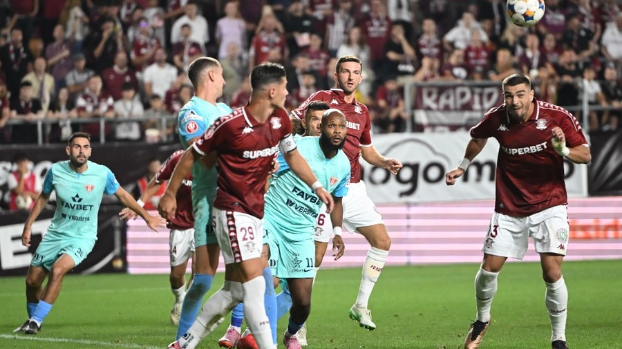 Lovitură mare încasată de revelaţia sezonului în SuperLiga! Atacantul de naţională s-a accidentat şi va lipsi o perioadă lungă de timp