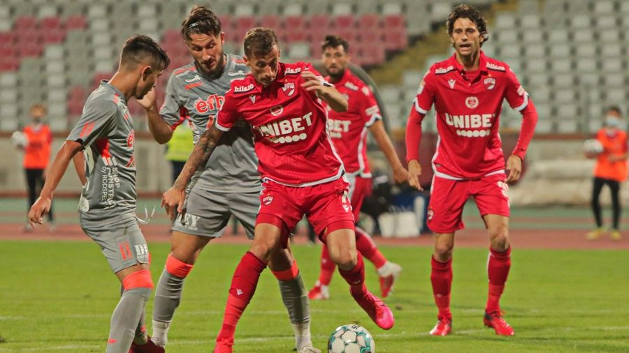 Transferuri pe bandă rulantă la Rapid! 'Alb-vişiniii' au adus un mijlocaş din Liga 1