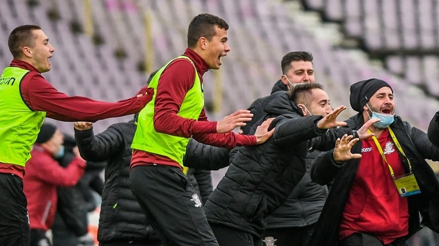 VIDEO | Bucurie cât cuprinde în tabăra Rapidului. Ce au spus Mircea şi Răzvan Lucescu despre revenirea giuleştenilor în Casa Liga 1 