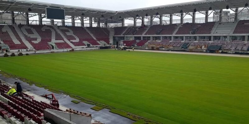 VIDEO | Inaugurarea stadionului Rapid, pe ultima sută de metri. S-a finalizat montarea gazonului şi a fost testată instalaţia de sonorizare