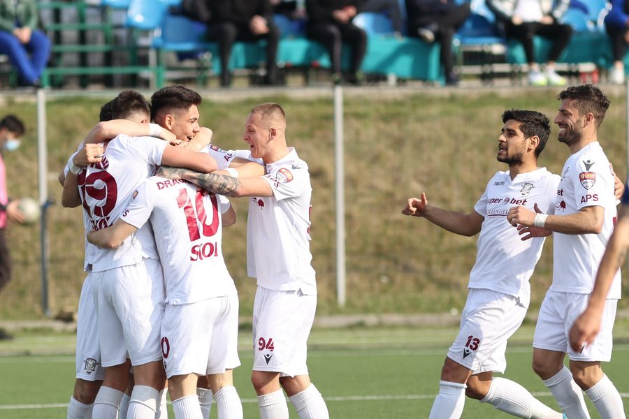 Lotul Rapidului s-a reunit. Mihai Iosif a avut la dispoziţie doar 17 jucători