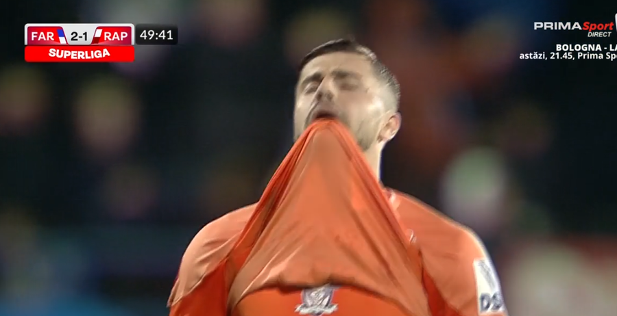 VIDEO | Gafă uriaşă comisă de Horaţiu Moldovan. Portarul celor de la Rapid a scăpat în poartă o minge simplă
