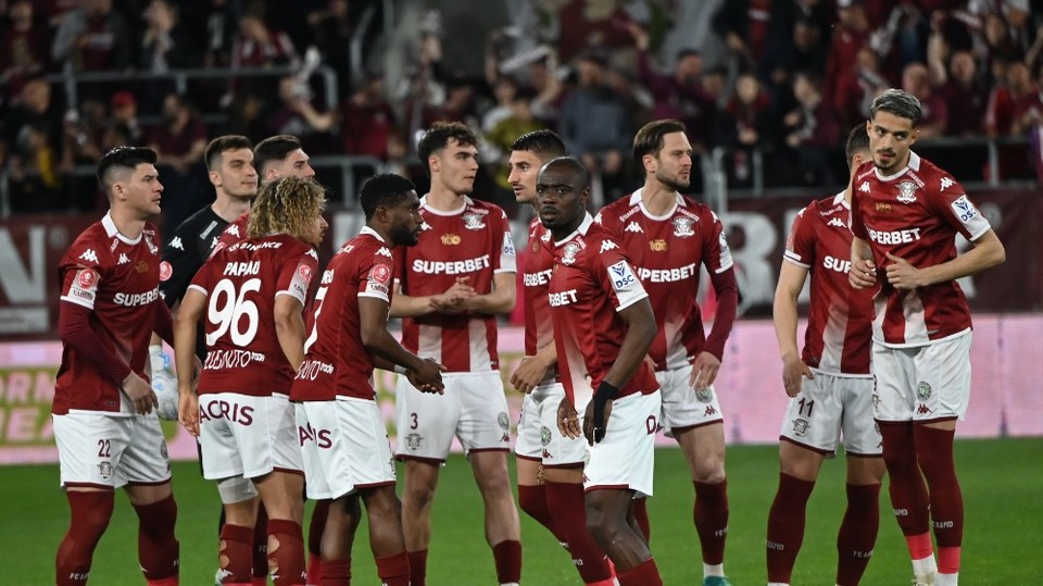 //i0.1616.ro/media/581/3142/38244/21697223/1/rapid-bucuresti-cfr-cluj-play-off-superliga-superbet-6-04-2024-2.jpg