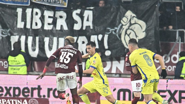 Scandal de proporţii în vestiarul Rapidului după derby-ul cu Petrolul! Jucătorii s-au ameninţat cu bătaia