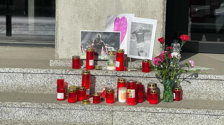 Marius Şumudică, extrem de afectat de moartea lui Aaron Boupendza. Tehnicianul a izbucnit în lacrimi la locul de comemorare