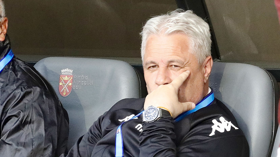 Numele antrenorului aflat în pole-position să o preia pe Rapid, după ce Marius Şumudică şi-a dat demisia