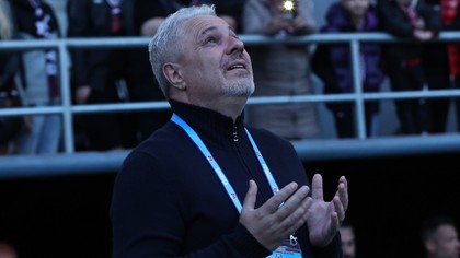 Şumudică i-a prins „la şpriţ” în cantonament! Scandalurile nu mai încetează la Rapid. „S-a supărat pe ei”