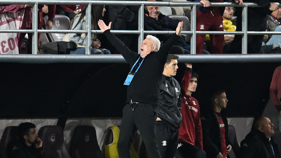 Marius Şumudică a lansat o serie de atacuri necruţătoare la adresa celor de la FCSB după eşecul din derby: „Vă aduc 10 imagini cu el când face asta”