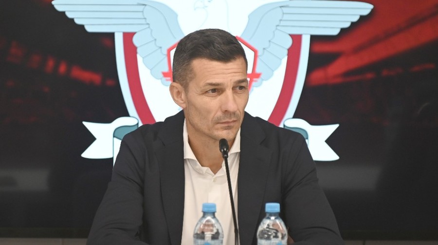 Doi jucători de la Rapid, pedepsiţi de Costel Gâlcă pentru că au petrecut toată noaptea