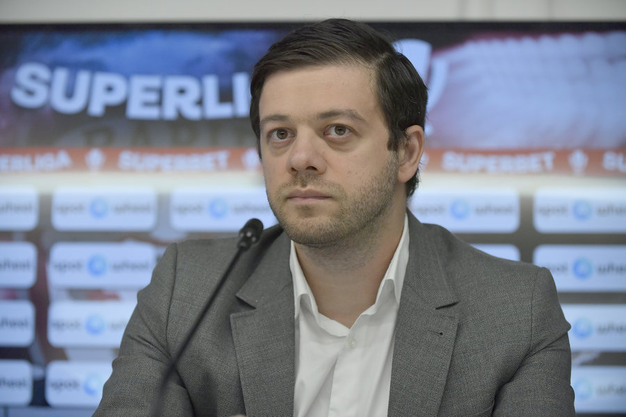 Rapid se revoltă! Victor Angelescu a anunţat decizia radicală luată de club în urma greşelilor de arbitraj din acest sezon: „Să iasă cineva să spună. Ai impresia că îşi bat joc de tine” | VIDEO EXCLUSIV