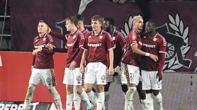 Se conturează o nouă plecare de la Rapid! Jucătorul pentru care s-au achitat 400.000 de euro în vară nu mai are niciun viitor în Giuleşti: „Vrem să rezolvăm situaţia”