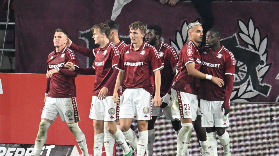//i0.1616.ro/media/581/3142/38244/22316205/1/rapid-bucuresti-farul-constanta-superliga-superbet-4-10-2025-1.jpg