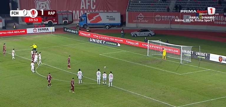 Rapid ratează penalty în meciul cu Hermannstadt! Portarul intrat de pe bancă îi salvează pe sibieni | VIDEO