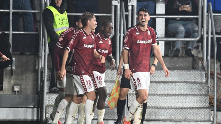 Fostul atacant din Giuleşti a numit jucătorul indispensabil din primul 11 al Rapidului: „Nu ar trebui să lipsească” | VIDEO EXCLUSIV