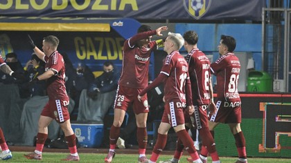 OFICIAL | Problemele nu se mai termină la Rapid! Sezon încheiat pentru titularul lui Gâlcă: "Multă sănătate şi recuperare rapidă"