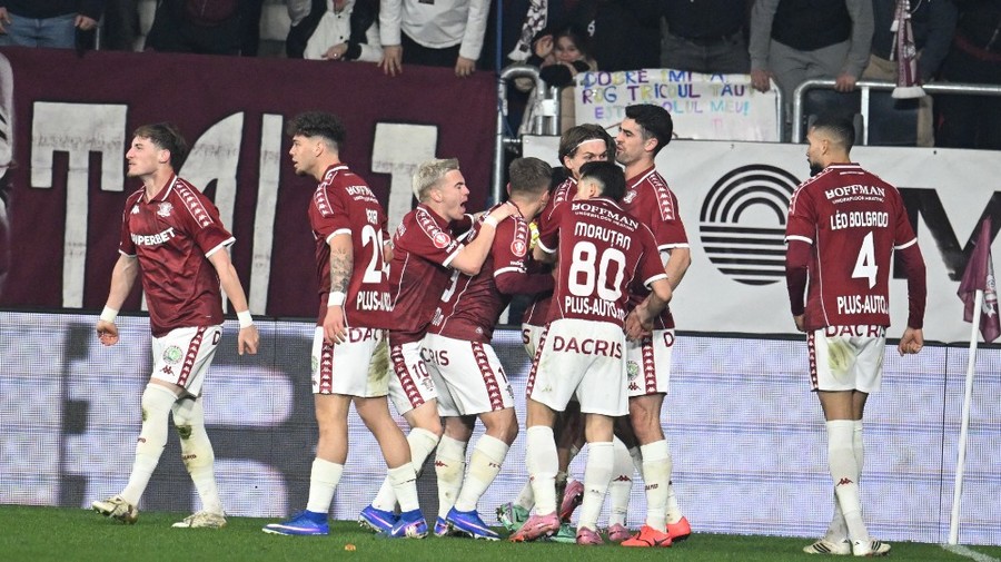 Lovitură pentru Rapid înaintea meciului cu Sepsi! Pancu începe sezonul fără unul dintre cei mai importanţi jucători