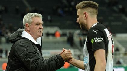 Cea mai ciudată decizie forţată de epidemia de coronavirus: Newcastle a interzis strângerile de mână! Ce le-a transmis medicul fotbaliştilor