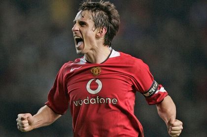 Gary Neville şi-a ieşit din minţi şi a ripostat dur: ”E al naibii de laş”. De unde a pornit discuţia cu un înalt oficial 
