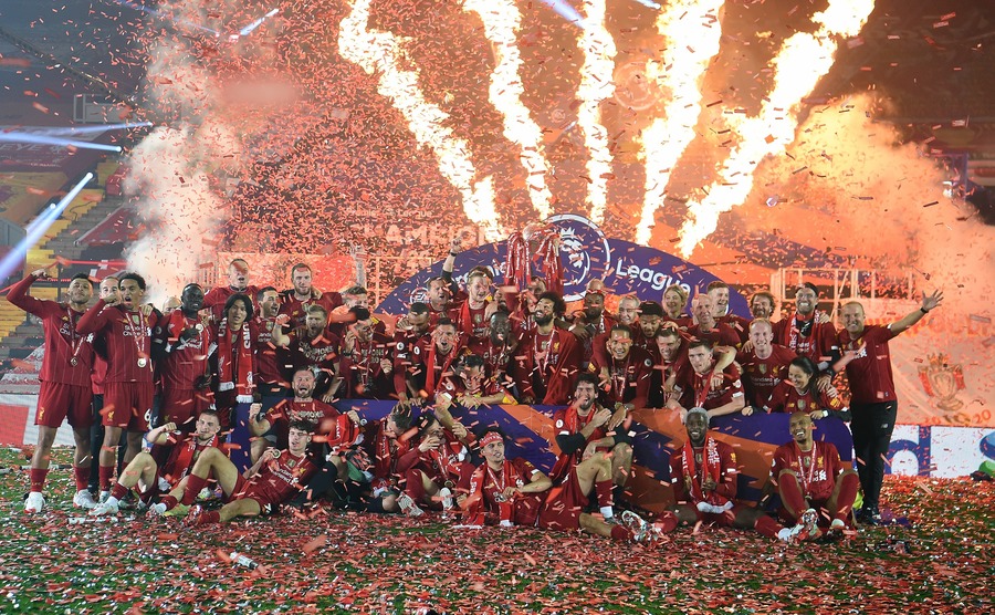 13 suporteri, arestaţi în timpul manifestărilor de bucurie de la Liverpool şi Leeds
