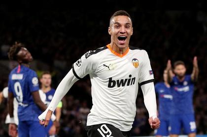 Acord pentru transferul lui Rodrigo. Internaţionalul spaniol merge în Premier League, Valencia primeşte 40 de milioane de euro