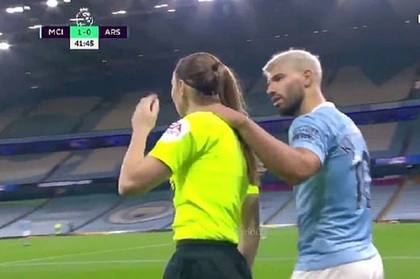 FOTO | Trebuia Aguero eliminat pentru acest gest? Ce i-a făcut asistentei de la City - Arsenal