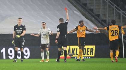 Arsenal, cu doi jucători eliminaţi a suferit un nou eşec în Premier League