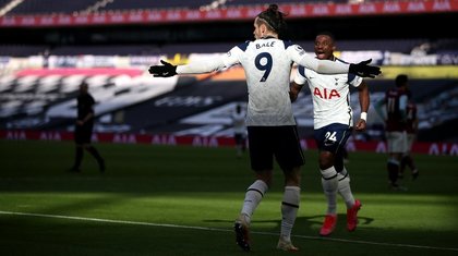 Tottenham câştigă la scor cu Burnley şi mai speră la un loc de Champions League