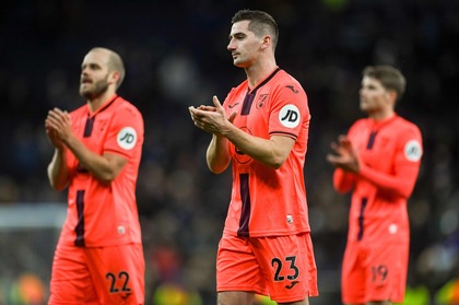 Îngrijorare la Norwich City în legătură cu doi jucători cu simptome de coronavirus, înaintea meciului cu Manchester United
