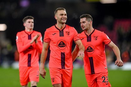 Norwich, victorie clară cu Watford, în Premier League. Meciul a fost întrerupt 10 minute din cauza problemelor la instalaţia de nocturnă