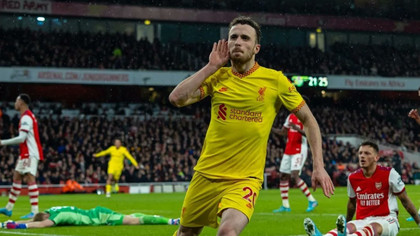 Liverpool a trecut de Arsenal într-un meci restant şi se apropie de liderul Manchester City