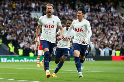 Tottenham se impune categoric în faţa lui Arsenal şi se apropie la doar un punct de ”tunari” în Premier League