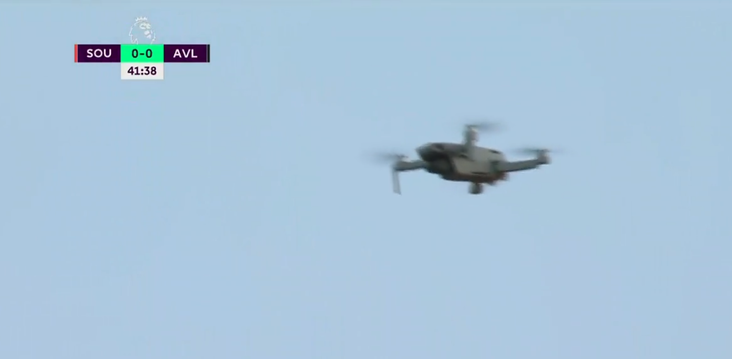 Meciul din Premier League dintre Southampton şi Aston Villa, întrerupt 10 minute, din cauza unei drone care survola stadionul