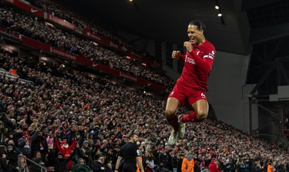 VIDEO | Liverpool - Wolves 2-0! Van Dijk şi Salah îi ţin pe ”cormorani” în viaţă