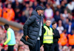 VIDEO ǀ Jurgen Klopp a oferit imaginea serii în Premier League! Antrenorul lui Liverpool s-a accidentat la golul victoriei ”cormoranilor” cu Tottenham