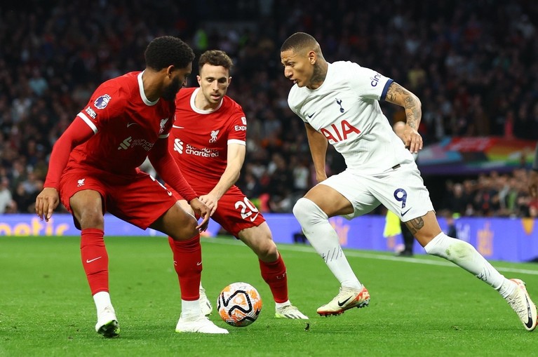 VIDEO | Tottenham s-a impus cu 2-1, într-un meci nebun cu Liverpool. Spurs a punctat în ultimul minut, după ce ”cormoranii” au jucat în 9 oameni din minutul 70