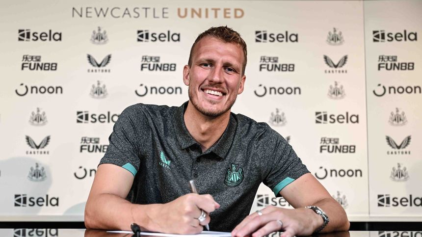 Dan Burn şi-a prelungit contractul cu Newcastle