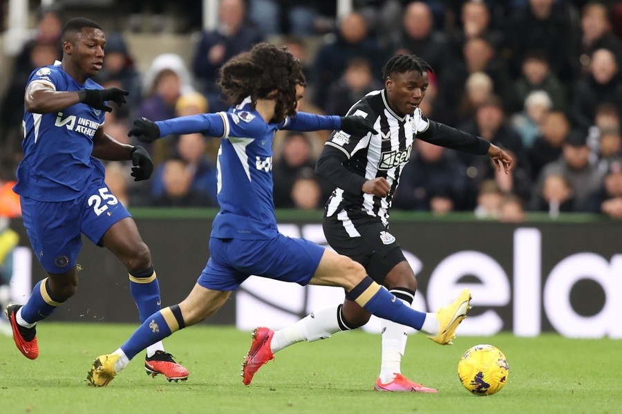 Newcastle trece la scor de Chelsea şi urcă pe locul 6 în Premier League