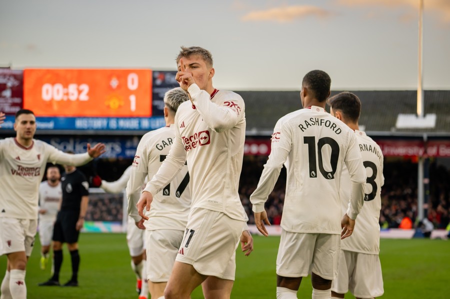 Manchester United a rezolvat în şapte minute partida cu Luton Town. Succes care îi păstrează poziţia lui Erik ten Hag
