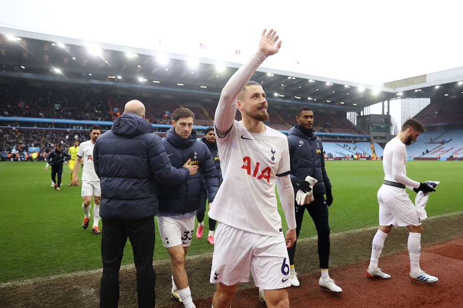 E gata! A fost făcut marele anunţ după ultimul meci al lui Drăguşin în Premier League: ”Cel mai bun de pe teren. Van de Ven nu o să mai joace!”