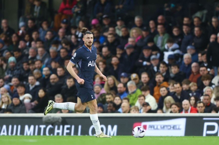 VIDEO | Fulham - Tottenham, 3-0, pe Prima Sport 3! Titularizare de coşmar pentru Radu Drăguşin